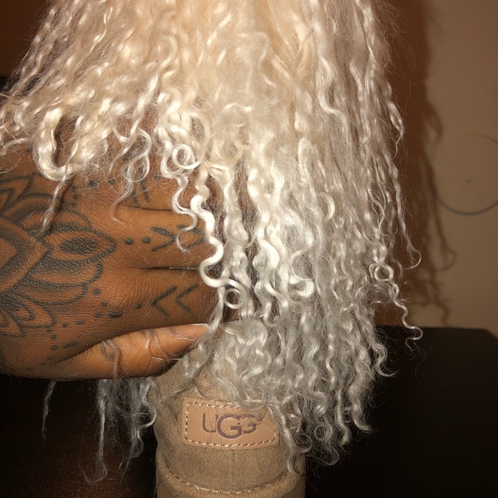 Women LIDA UGG BOOTS  (BRAND NEW)